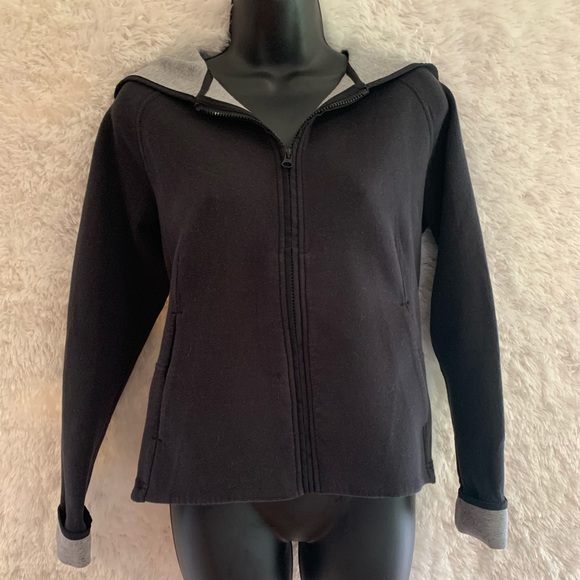 Ladies size 6 Black Lululemon Jacket! - Picture 2 of 8